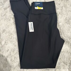 NWT. Old Navy High-Rise Black Leggings Medium